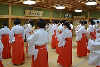 枚岡神社にて あけの舞夏期研修会1