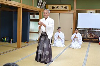 枚岡神社にて あけの舞夏期研修会2