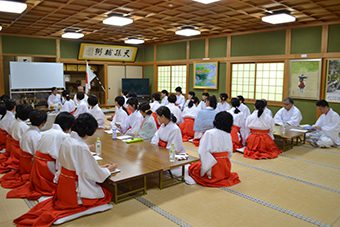 枚岡神社にて あけの舞夏期研修会4